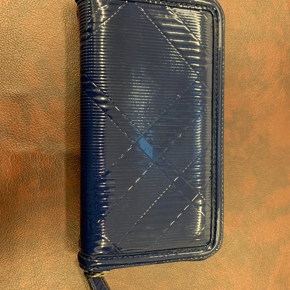 Authentic Burberry Leather Wallet - Picture 5 of 5